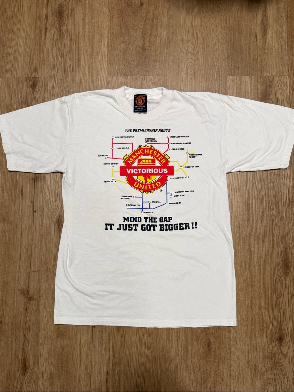 Vintage Manchester United Mind the Gap London Tube White Tshirt Men’s Medium